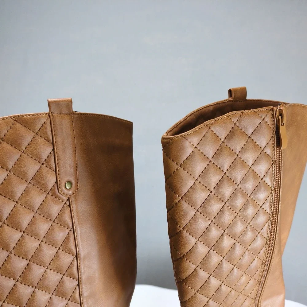 Vepose Camel Quilted Riding Boots Womens 8 Knee-High Side Zip Buckle Low Heel